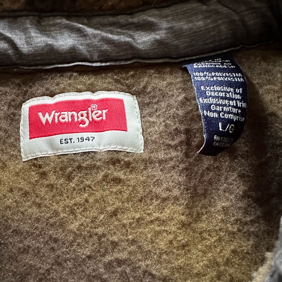 Wrangler button up - Picture 3 of 3